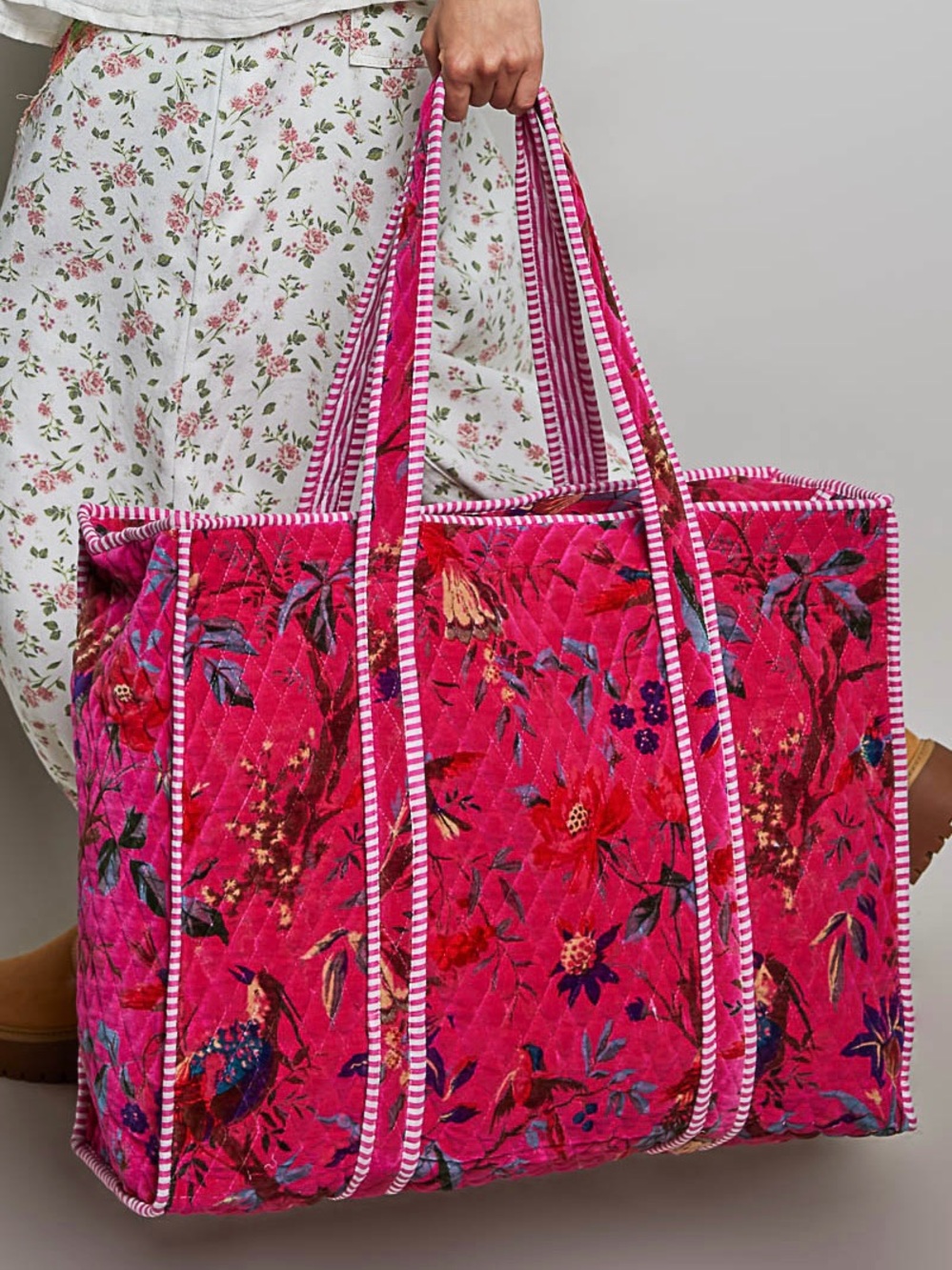 POL Fuchsia Pink Floral Quilted Velvet Tote Bag | Oversized Shopper - Picture 7 of 8